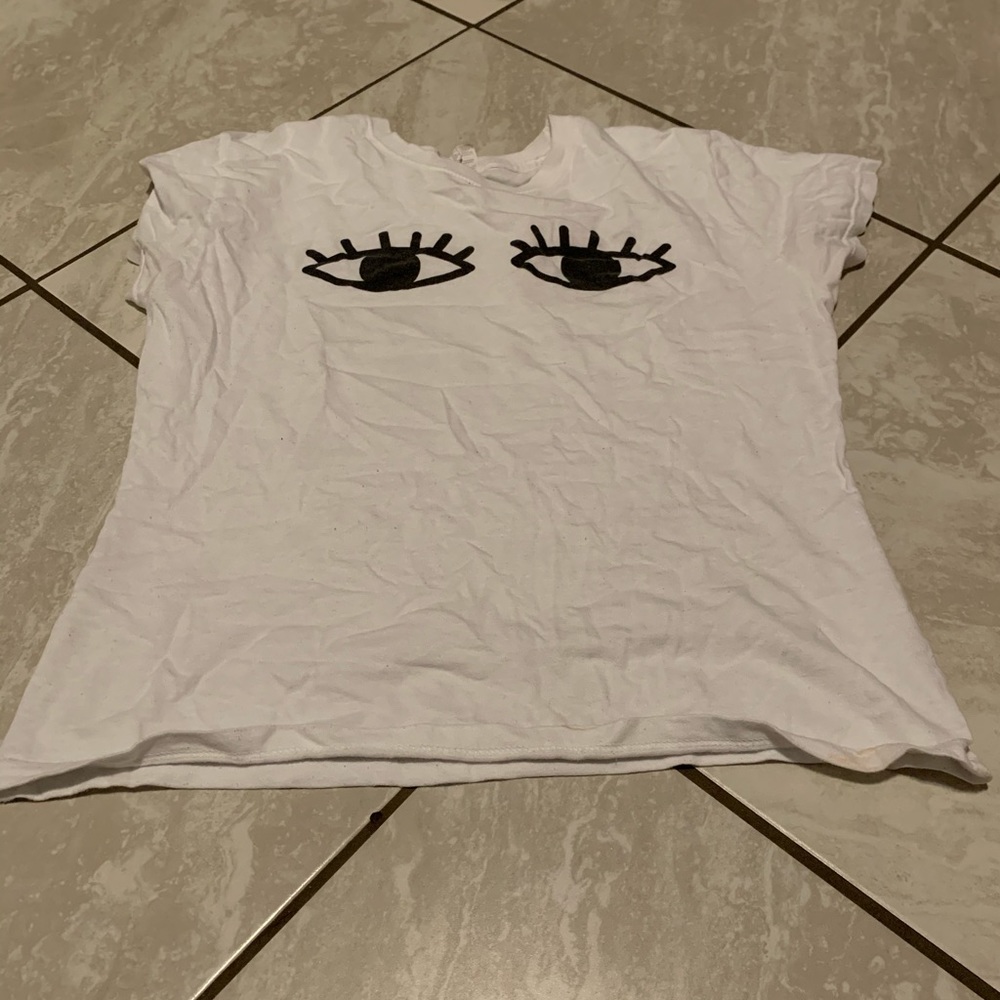 Eyelashes graphic tee